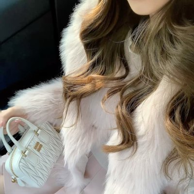 Amelia122222's profile picture. Nature’s lap, city’s heart😊😊