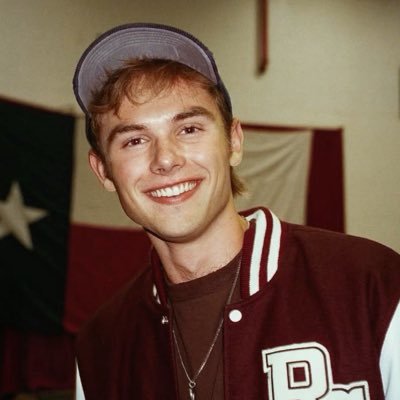 stebbuns's profile picture. my heart is https://t.co/9x23TGOfq4, b.s 🐇🤍 | big fan of garrett wareing