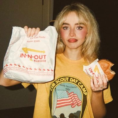 yeezybrina22's profile picture. otherwise known as ronnin yes im black male NOT ANTISEMETIC ye and sabrina are my cutie patooties 🥹 (minor)