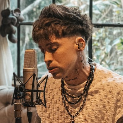 aleesanzi's profile picture. opuestos complementarios ♐️♊️ out now