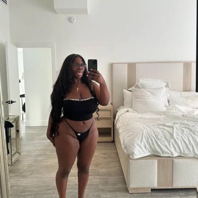 EvelynD71851's profile picture. Just your thick 😜 lady