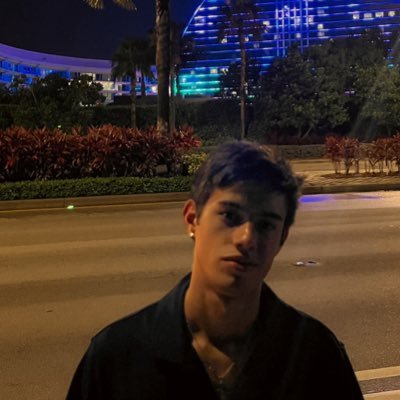 nathanrosseto's profile picture. Jornalista por formação e idiota de coração