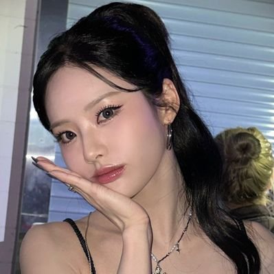 fallingfl0wers's profile picture. 🌈 boa. zhoumi. dc. idle. fromis. ggs. 2nd gen. krnb. cpop.