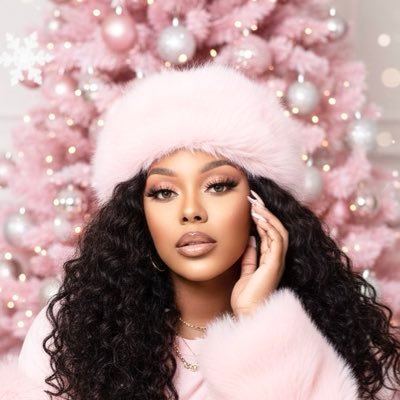 Mpumza_N's profile picture. L E L O ✨🥀 Pretty on purpose 💜