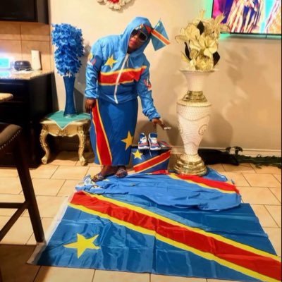 salvikoli_'s profile picture. Afrofeminist, not the fun kind | passionnée de politique (et podcasteuse de temps en temps) | #FREECONGO