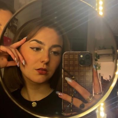 lilajourne's profile picture. nail artist @nailit.lille