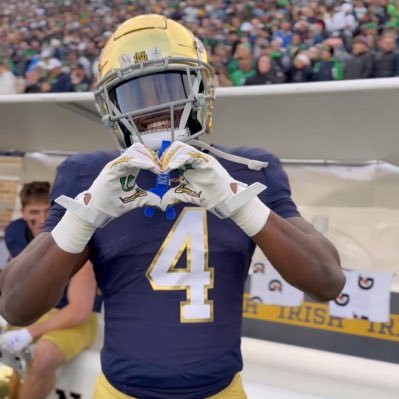 bendychicago1's profile picture. #dabears #seered #behereforit #blackhawks #herecometheirish #mot | really only post on game day