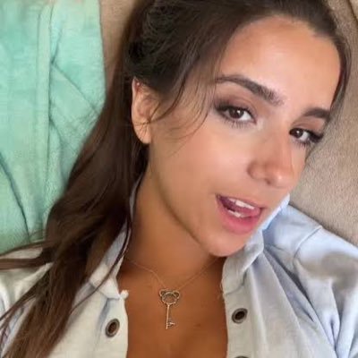 Elizabe31741184's profile picture. Single