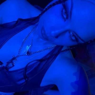 hxny_v's profile picture. im still so blue.