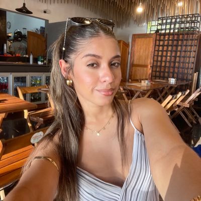 karemrezendee's profile picture. esse perfil só fala de cruzeiro, divas pop e reclama do serviço