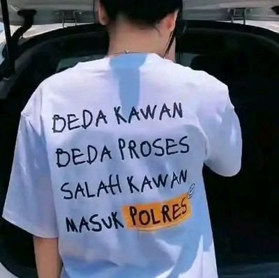 wawit738557's profile picture. 