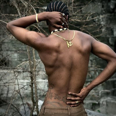 KalvinBeya's profile picture. 𝓜𝓸𝓭𝓮𝓵| artist stylist | 𝓕𝓪𝓼𝓱𝓲𝓸𝓷𝓲𝓼𝓽𝓪| 𝓟𝓱𝓸𝓽𝓸𝓰𝓻𝓪𝓹𝓱𝓲𝓮 | é𝓿é𝓷𝓮𝓶𝓮𝓷𝓽𝓲𝓮𝓵𝓵𝓮 | 𝓣𝓱𝓮 𝓼𝓽𝔂𝓵𝓮 𝓸𝓷 𝓶𝔂 𝓫𝓵𝓸𝓭