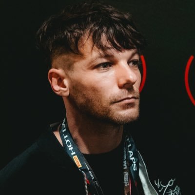 harrylouis_st_'s profile picture. she/her.