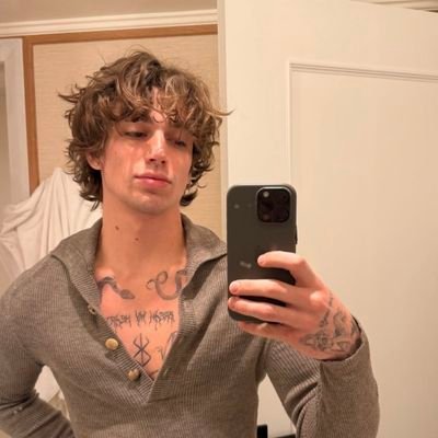 dxntegolz's profile picture. life fucks you so fuck it back not @vinniehacker