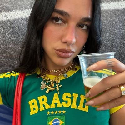 sennaverses's profile picture. na adversidade, uns desistem, enquanto outros batem recordes. @mercedesamgf1