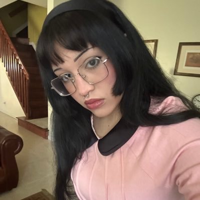 xiaolongbitch_'s profile picture. 🇹🇹🇨🇳// graphic designer //