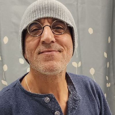 hassanelfad's profile picture. La tête qui ne tourne pas est une colline