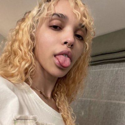 lordetravesti's profile picture. Veio à tona, fui à lona, foi K.O🎶🎶 QUE MULHEEER, QUE SHOW, QUE LACRE 👏🏻💗