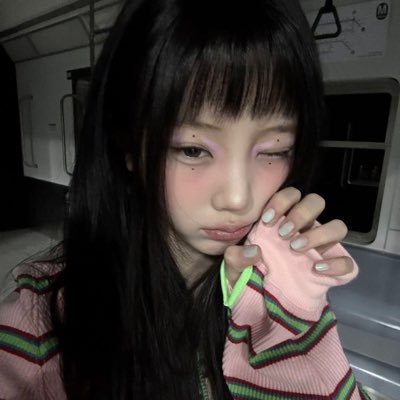 keonsonserina's profile picture. eu e o juhoon em hogwarts