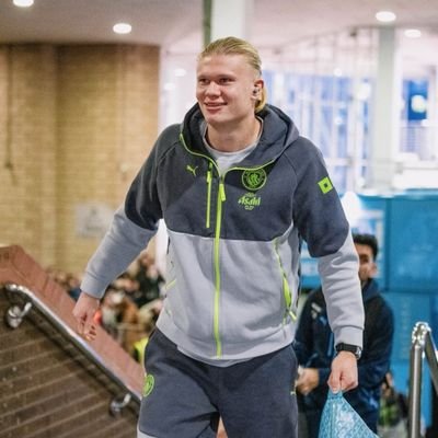 StanleyFra86006's profile picture. A professional hair stylist and also an investor in European 
football ⚽⚽⚽⚽