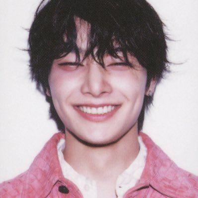 sourjngin's profile picture. look at my nurse dawg she yearning over jeongin 🤣