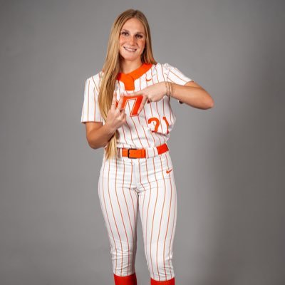 LexiLind21's profile picture. @HokiesSoftball commit ❤️🦃           ⚡️LLG Elite Corn 16u⚡️#12/ 2027/ OF/ 2025 VA All State First Team @LLG_MW @ORG_LLG