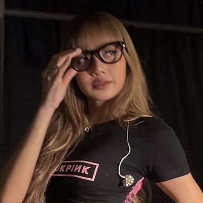 lissfxckin's profile picture. only blink