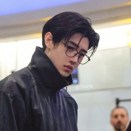 hoonikd's profile picture. ‧₊˚ 𖹭 |  #ωιтн enhα 🐁