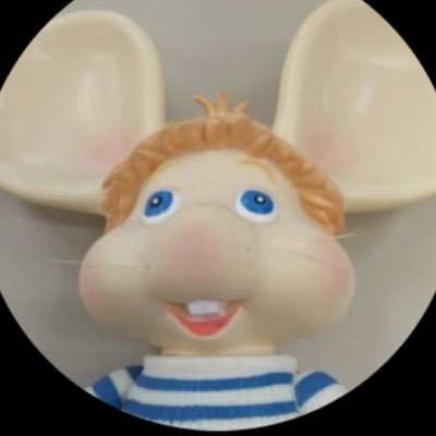 pipistrelaaa's profile picture. ❤️ vegan 🐾. 💙🐉