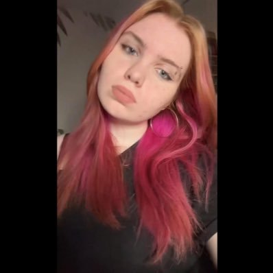 hoisumichael's profile picture. no. 1 i wanted to stay and nosebleed listener ⋆˚☆˖°⋆｡° ✮˖ ࣪ who needs winter when you can have 5 seconds of summer?