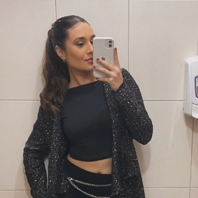 paolaanolasco's profile picture. o amor vem para os distraídos //