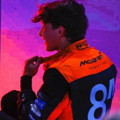 WWHNEXT's profile picture. i’d burn every bridge you jump from 🔥