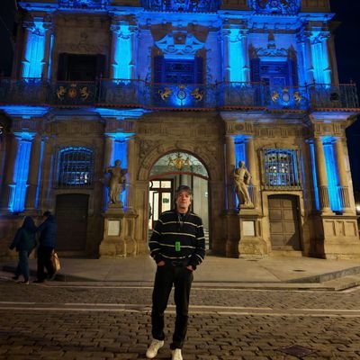 JavierToldos's profile picture. Los analfabetos del siglo XXI no serán aquellos que no sepan leer y escribir, sino aquellos que no sepan aprender, desaprender y reaprender. 

📚Alvin Toffler