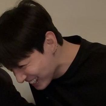 eykooi's profile picture. wish i could shut my stupid brain up sometimes.        

#bangtis