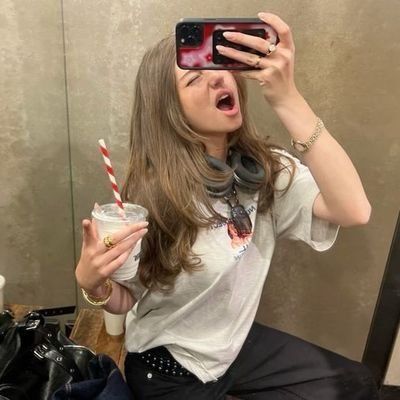 astinieasti's profile picture. 