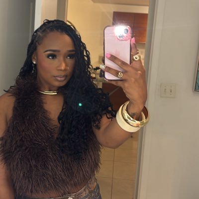 isntthatkamarii's profile picture. beautiful, dark, twisted fantasy ✨ 4K 🤎