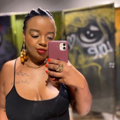 saamigomes's profile picture. mãezinha, 30+ , boêmia porém concursada e matando 3 ou mais leões por dia!