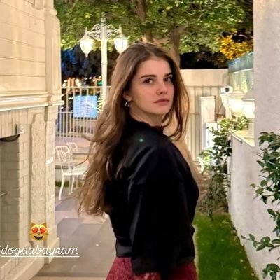 lara20000000000's profile picture. 