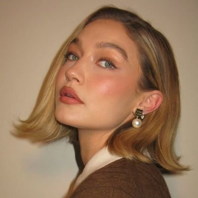 aotyislyf's profile picture. 