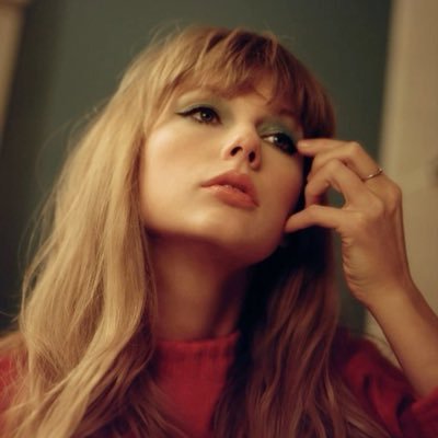 yourmidnightsss's profile picture. eu me transformei em deusas, vilãs e tola