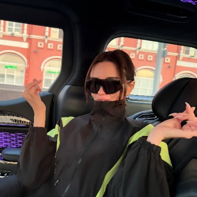 Zoyovoqwe's profile picture. 🇫🇷 🇺🇸  Coffee first☕️, design second💌, travel always🥰.
Yoga🎀 & golf as my weekend therapy⛳️.
#CreativeJourney #GolfLife #YogaFlow