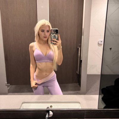 Abigail06M40223's profile picture. 