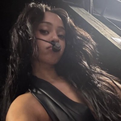 pinksrise's profile picture. an opinionated jane h. apologist✦@pinksrisegetup