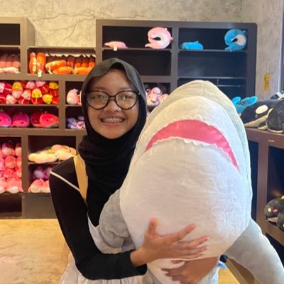 mahidelouvre's profile picture. pacil 25 | Yes I am polyglot. I speak Indonesian, English, facts, and sometimes nonsense.