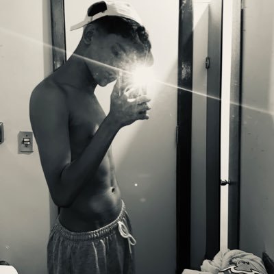 nkslvz's profile picture. esse é cruel demais, esse não presta.