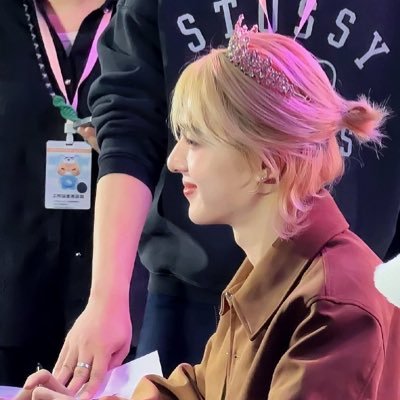 nananu33's profile picture. 