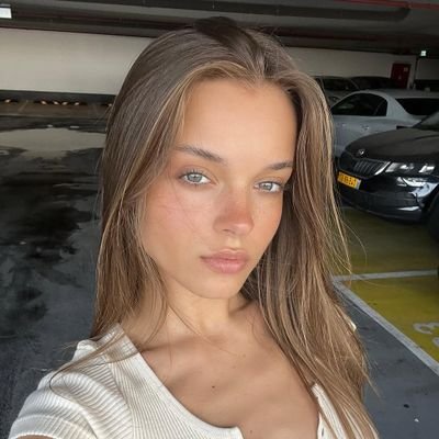 maddivyclair's profile picture. ୨୧   diary  of  a  princess  ʚ♡ɞ

       👑 #GiftsToPrincessIvyUP