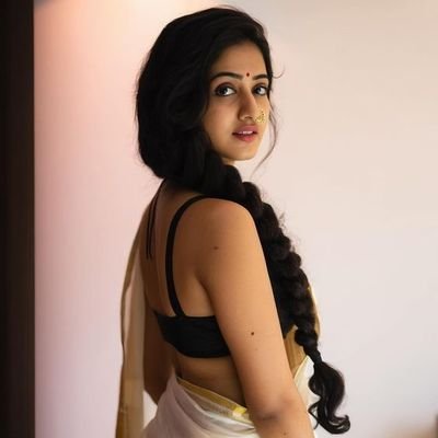 I_am_ayeshaaa's profile picture. Head of Ops, Heart of Temptation ❤️‍🔥  
Turning #BeeDanielsHotels into desire zones 🏨  
#BeeBabe with boss attitude 💼💋