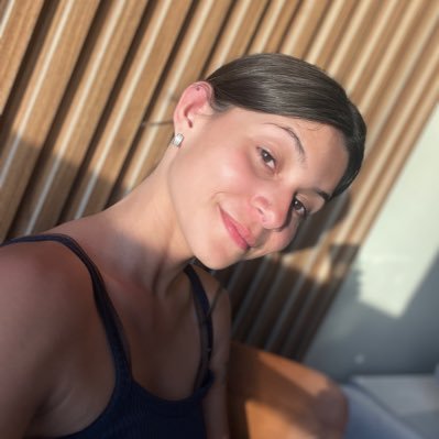 dudaferrer43's profile picture. diferente e única.