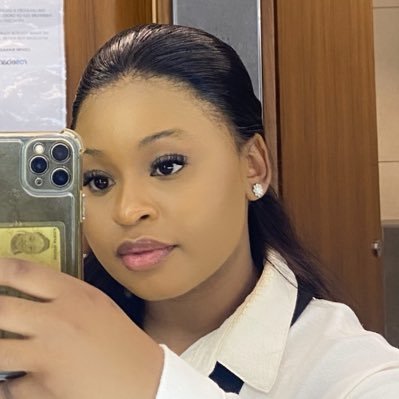 HloniLesedi's profile picture. I’m just a girlie girl🎀 2x university graduate (cum laude) 👩🏽‍🎓